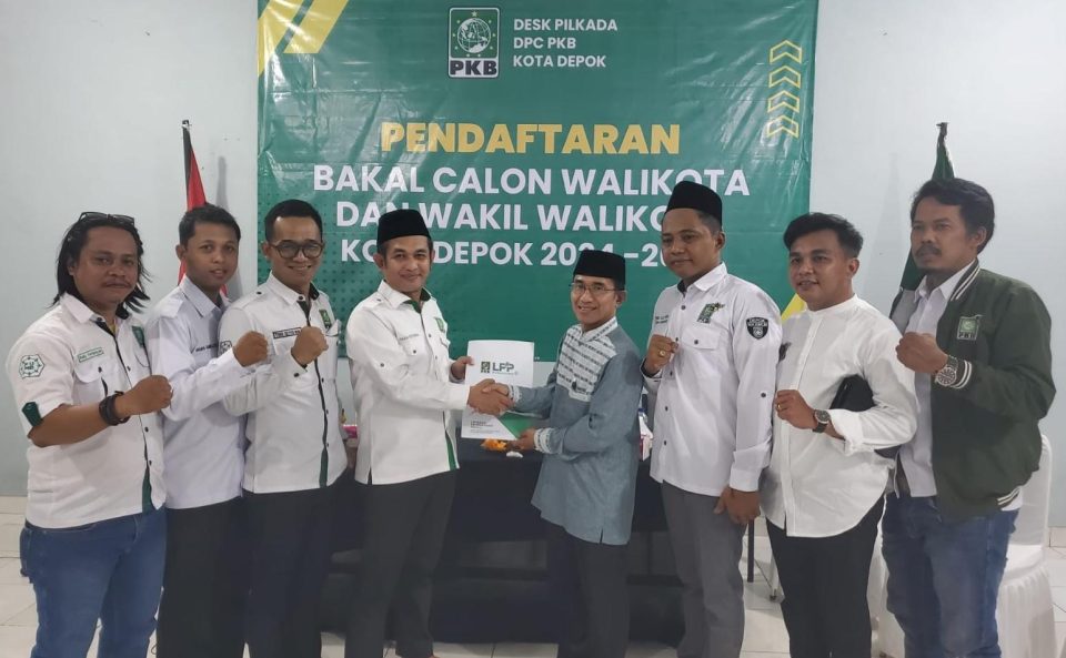 Datang Ke PKB Depok, Azman Ridha Diplomat Perdagangan Serahkan Berkas Cawalkot