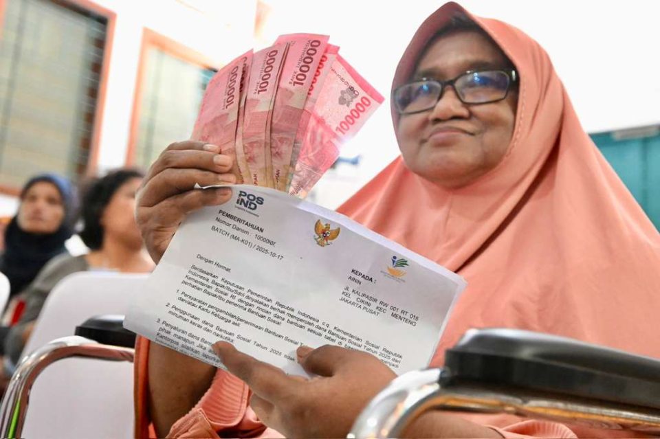 Pemerintah Luncurkan Dua Program Paket Ekonomi, BLT Kesra dan Magang Bagi Fresh Graduate