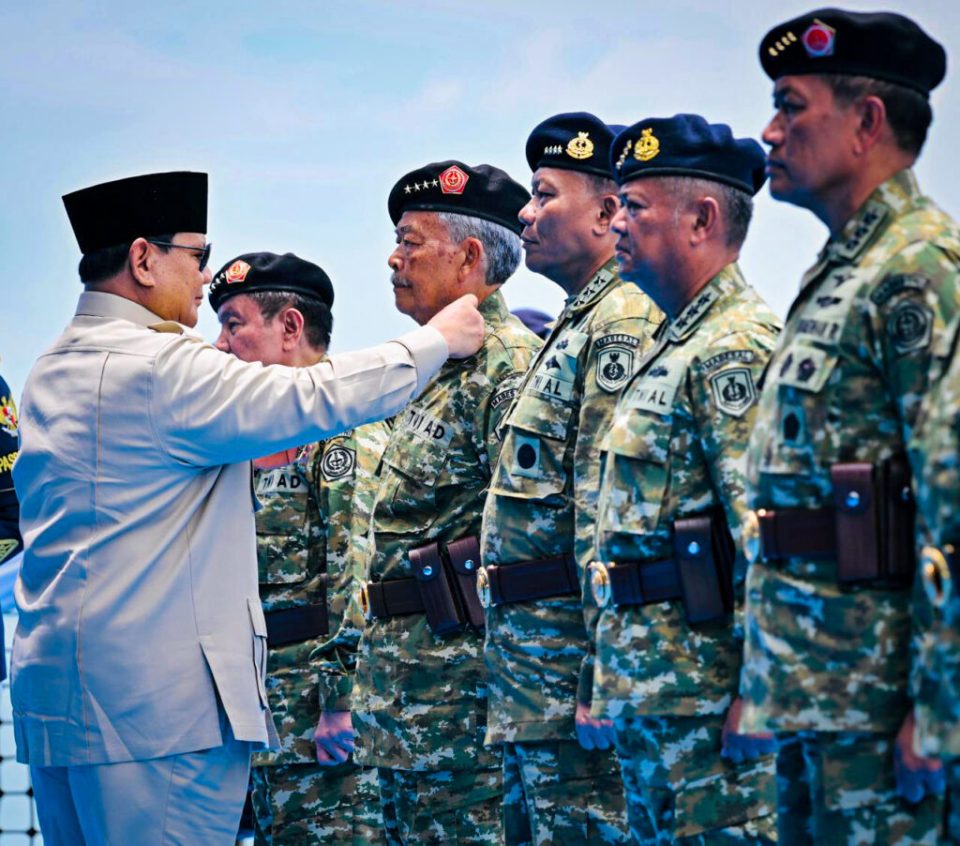 Presiden Prabowo Menganugerahkan Sebelas Perwira TNI Pangkat Istimewa