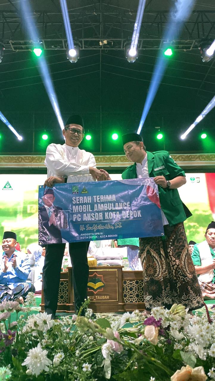 Sudjatmiko Serahkan Mobil Ambulans Ke GP Ansor Depok di Ngaji Gus Iqdam