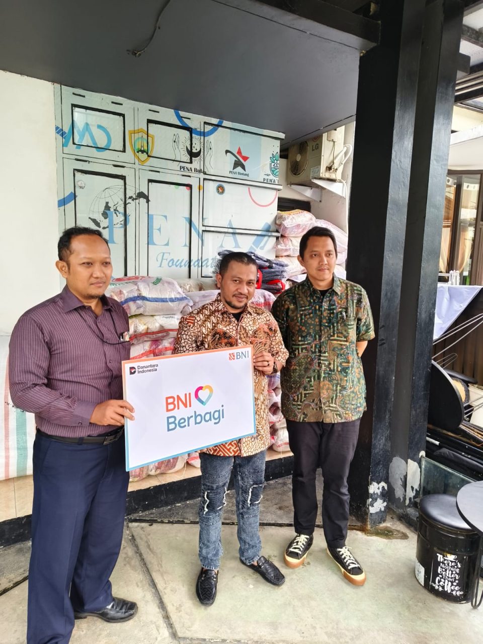 PENA Foundation Salurkan Bantuan 2000 Paket Sembako BNI Berbagi